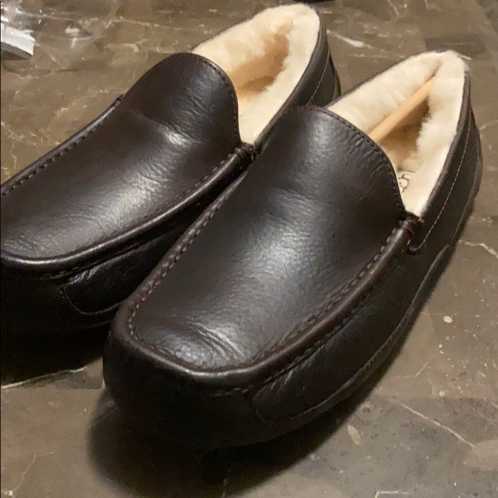 Size 10 Ascot Leather UGG